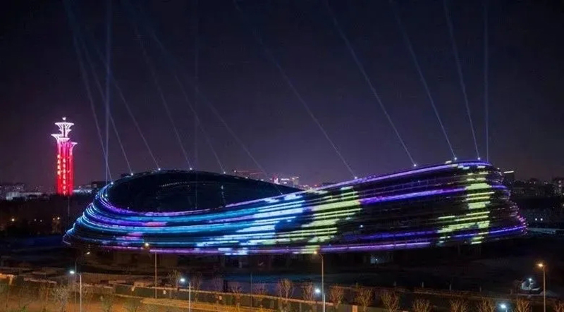 速滑館 “冰絲帶” 首度亮燈 速滑館 “冰絲帶” 首度亮燈