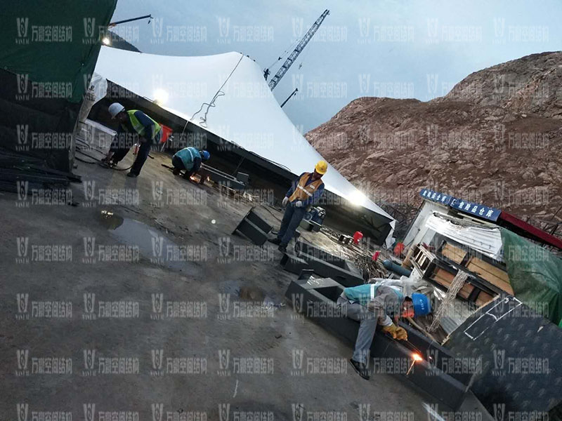 南京園博園穹蓋式膜結(jié)構(gòu)棚項(xiàng)目施工中 南京園博園穹蓋式膜結(jié)構(gòu)棚項(xiàng)目施工中