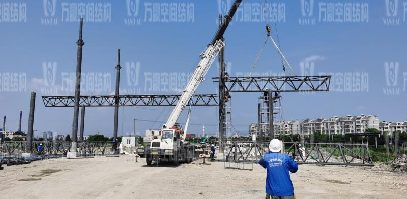 紹興福全高速收費站頂棚工程鋼結(jié)構(gòu)安裝完成