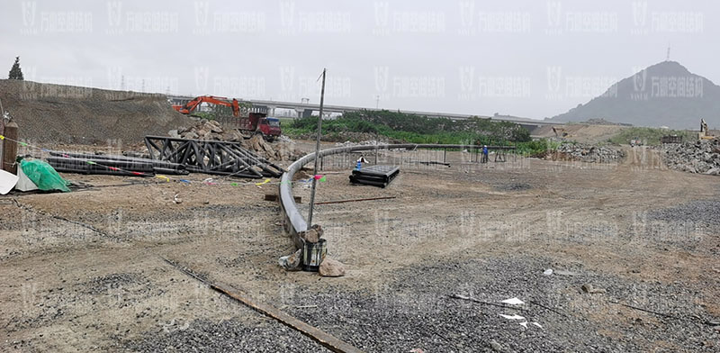 紹興西高速收費(fèi)站頂棚工程鋼結(jié)構(gòu)安裝完成