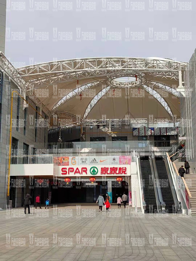 新泰卓越·財(cái)富廣場(chǎng)膜結(jié)構(gòu)項(xiàng)目接近尾聲 新泰卓越·財(cái)富廣場(chǎng)膜結(jié)構(gòu)項(xiàng)目接近尾聲