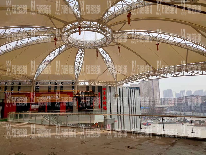 新泰卓越·財(cái)富廣場(chǎng)膜結(jié)構(gòu)項(xiàng)目接近尾聲 新泰卓越·財(cái)富廣場(chǎng)膜結(jié)構(gòu)項(xiàng)目接近尾聲