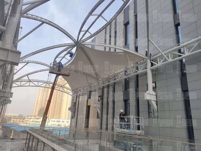 新泰卓越·財富廣場膜結(jié)構(gòu)項目竣工 新泰卓越·財富廣場膜結(jié)構(gòu)項目竣工