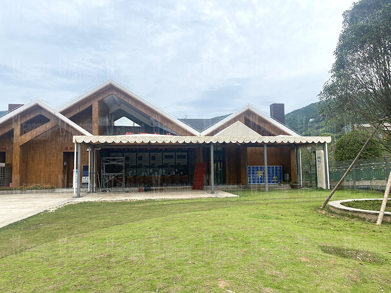 樂清鐵定溜溜樂園膜結(jié)構工程商業(yè)街網(wǎng)殼吊裝中