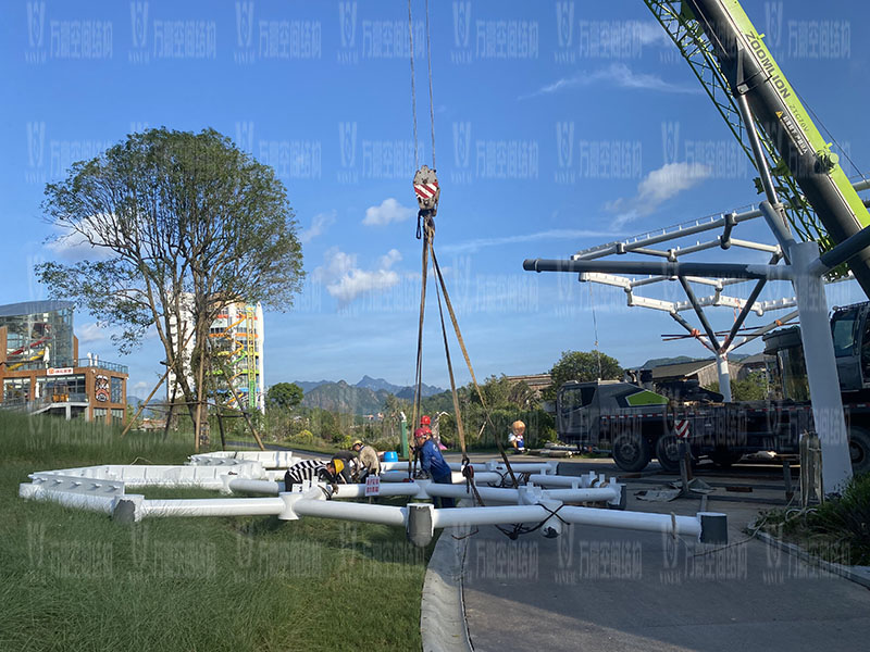 樂清鐵定溜溜樂園膜結(jié)構工程商業(yè)街網(wǎng)殼吊裝中