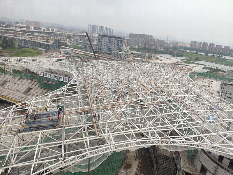 杭州亞運(yùn)會棒（壘）球體育文化中心膜結(jié)構(gòu)項目鋼結(jié)構(gòu)安裝中