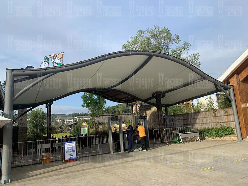 萬豪空間結(jié)構(gòu)員工到臺州大板橋ETFE氣枕天幕項目、溫州鐵定溜溜樂園ETFE天幕及PTFE景觀傘膜結(jié)構(gòu)工項目學習交流