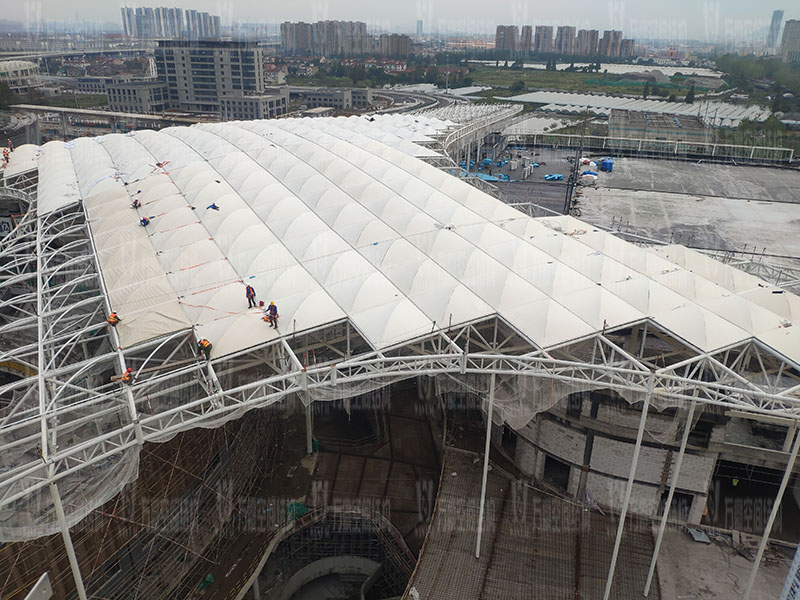 杭州亞運(yùn)會棒（壘）球體育文化中心膜結(jié)構(gòu)項目膜結(jié)構(gòu)安裝中