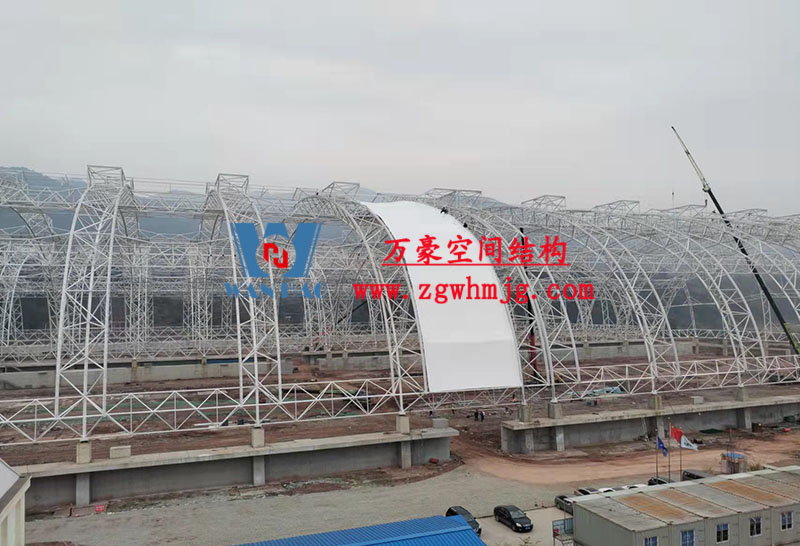 四川高興煤炭儲備基地建設(shè)項(xiàng)目鋼結(jié)構(gòu)接近尾聲，膜結(jié)構(gòu)開始安裝