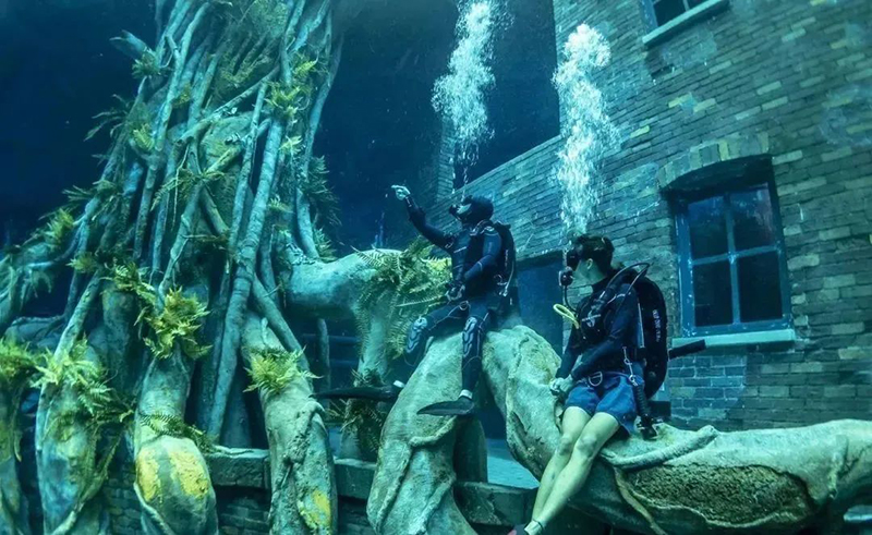 世界最深泳池，深入地下60米