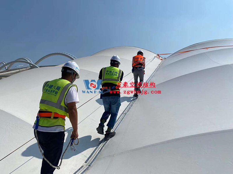 襄陽奧體中心膜結(jié)構(gòu)工程膜結(jié)構(gòu)安裝中