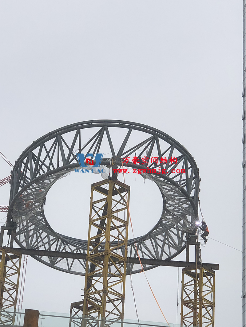 明宇廣場(chǎng)6號(hào)地塊商業(yè)（萬(wàn)達(dá)廣場(chǎng)）改造項(xiàng)目鋼膜結(jié)構(gòu)ETFE蓋頂天幕工程進(jìn)入鋼結(jié)構(gòu)吊裝階段