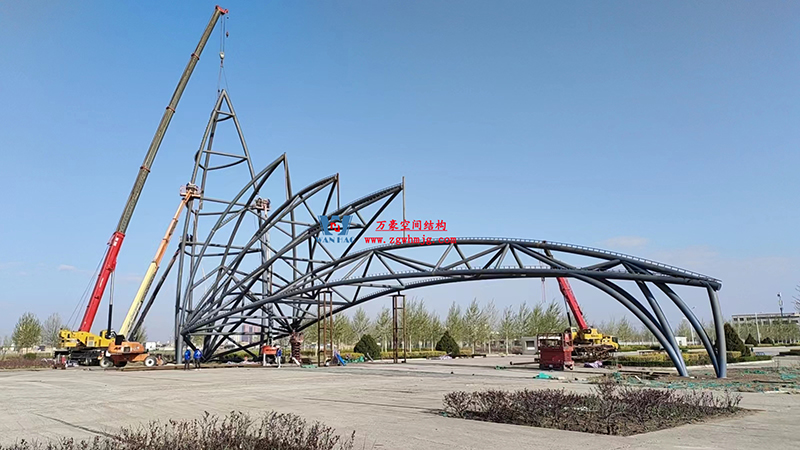 芳菲四月，共鑒美好！陜西定邊馬蓮灘沙漠公園鋼膜結(jié)構(gòu)工程最新進展播報