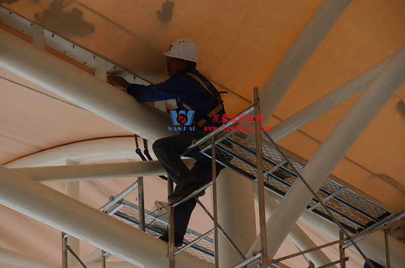 浙江真愛毯業(yè)科技有限公司廠房三屋面膜結(jié)構(gòu)工程完工大吉！