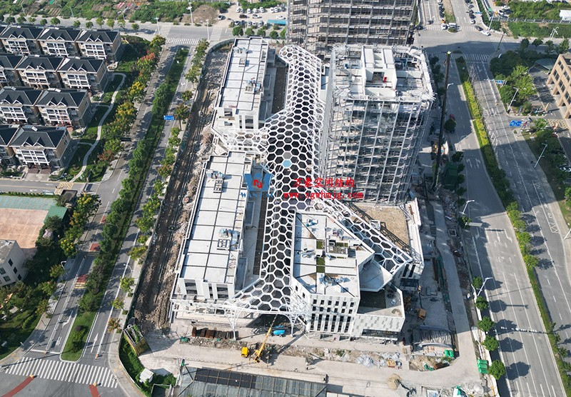 建筑藝術(shù)中鋼結(jié)構(gòu)的力學(xué)美感表達