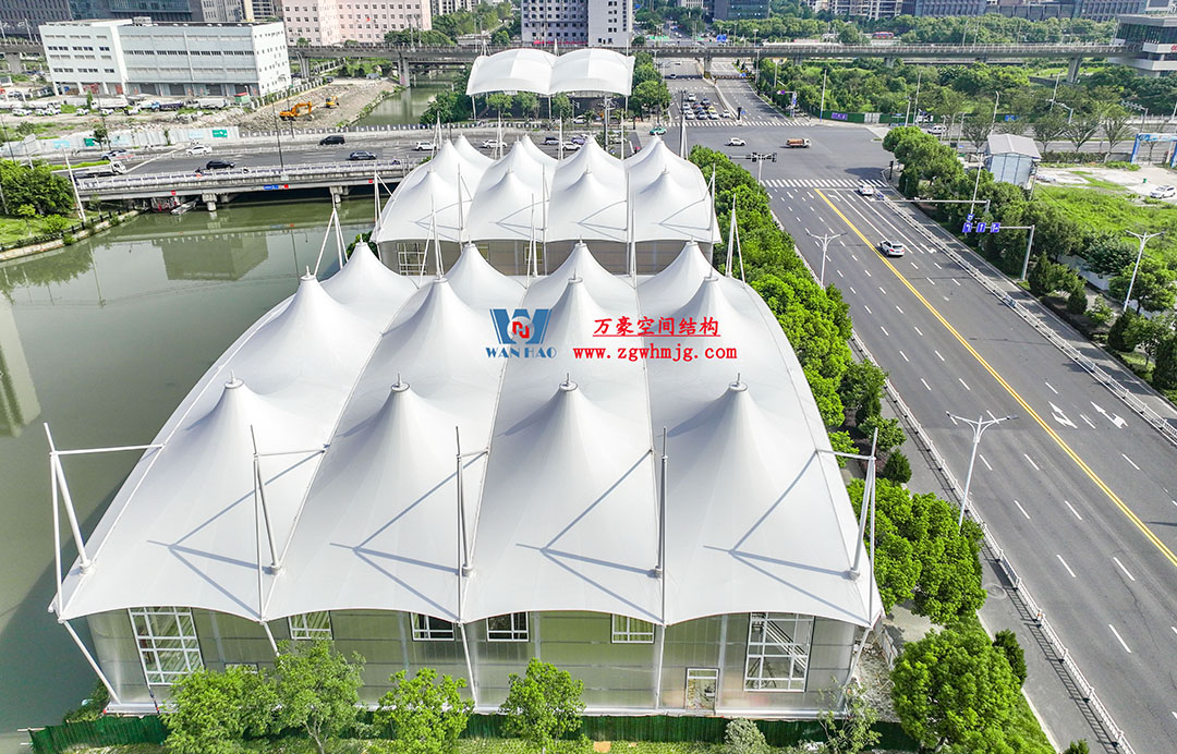 有骨骼、有皮膚的PTFE膜結(jié)構(gòu)建筑