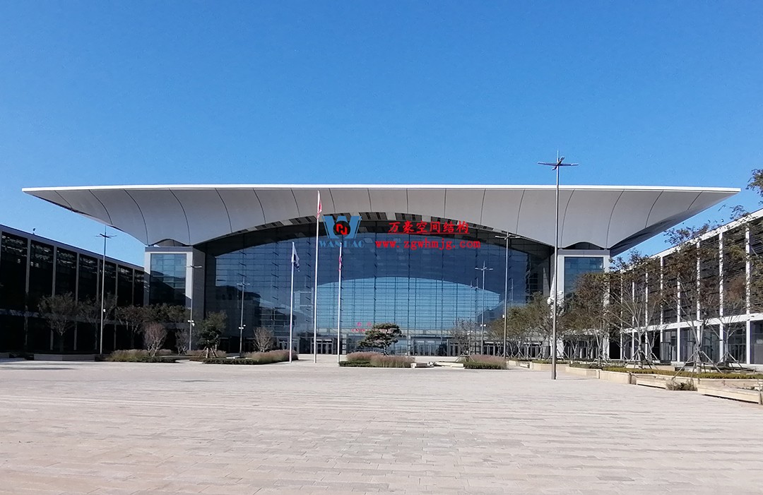 有骨骼、有皮膚的PTFE膜結(jié)構(gòu)建筑