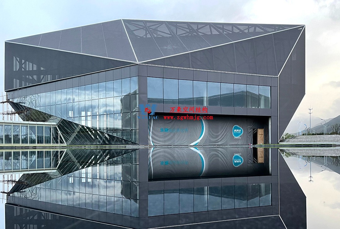 有骨骼、有皮膚的PTFE膜結(jié)構(gòu)建筑