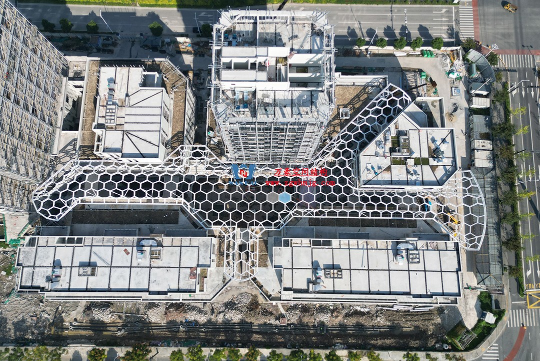 已完工，這個ETFE氣枕商業(yè)天幕閃亮登場！