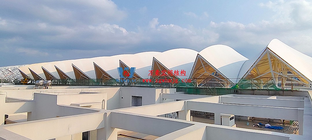 施工加速，這個PTFE膜結(jié)構(gòu)天幕即將完工！