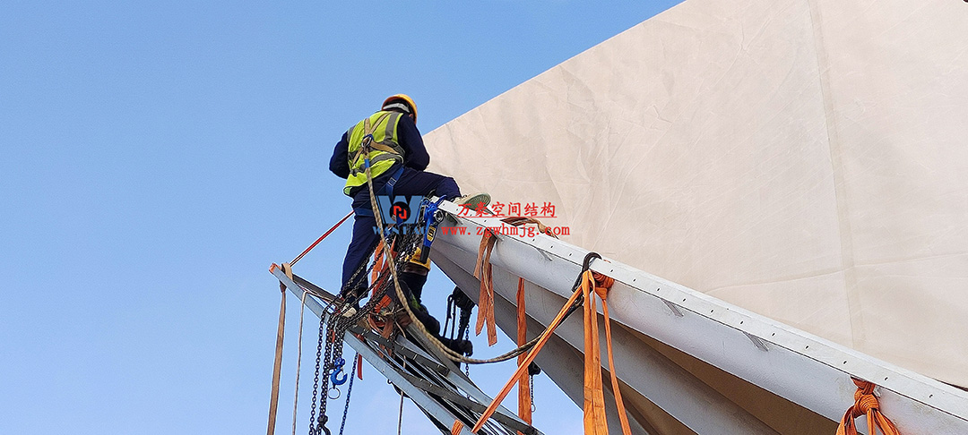 施工加速，這個PTFE膜結(jié)構(gòu)天幕即將完工！