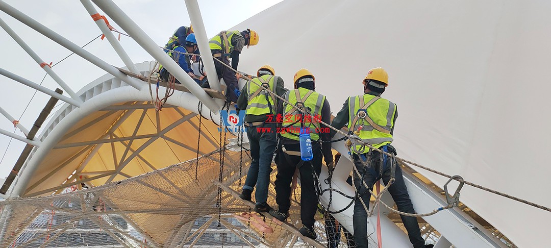 施工加速，這個PTFE膜結(jié)構(gòu)天幕即將完工！