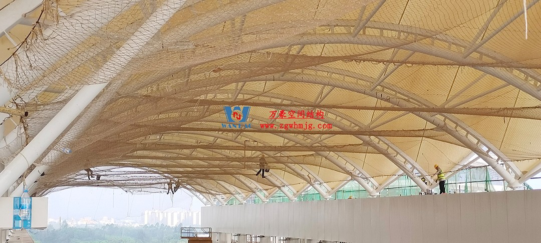 施工加速，這個PTFE膜結(jié)構(gòu)天幕即將完工！