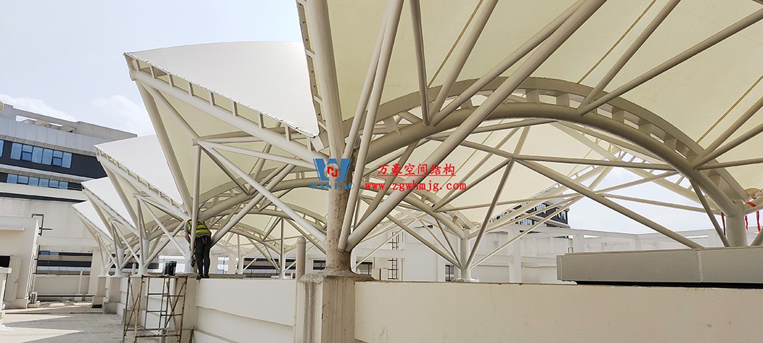 施工加速，這個PTFE膜結(jié)構(gòu)天幕即將完工！