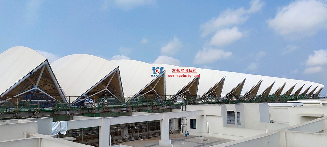 施工加速，這個PTFE膜結(jié)構(gòu)天幕即將完工！