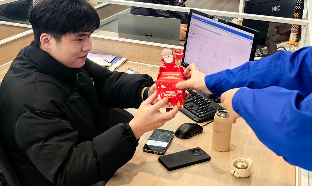 關(guān)愛(ài)員工，愛(ài)在萬(wàn)豪|暖心平安夜，傳遞“蘋”安幸福