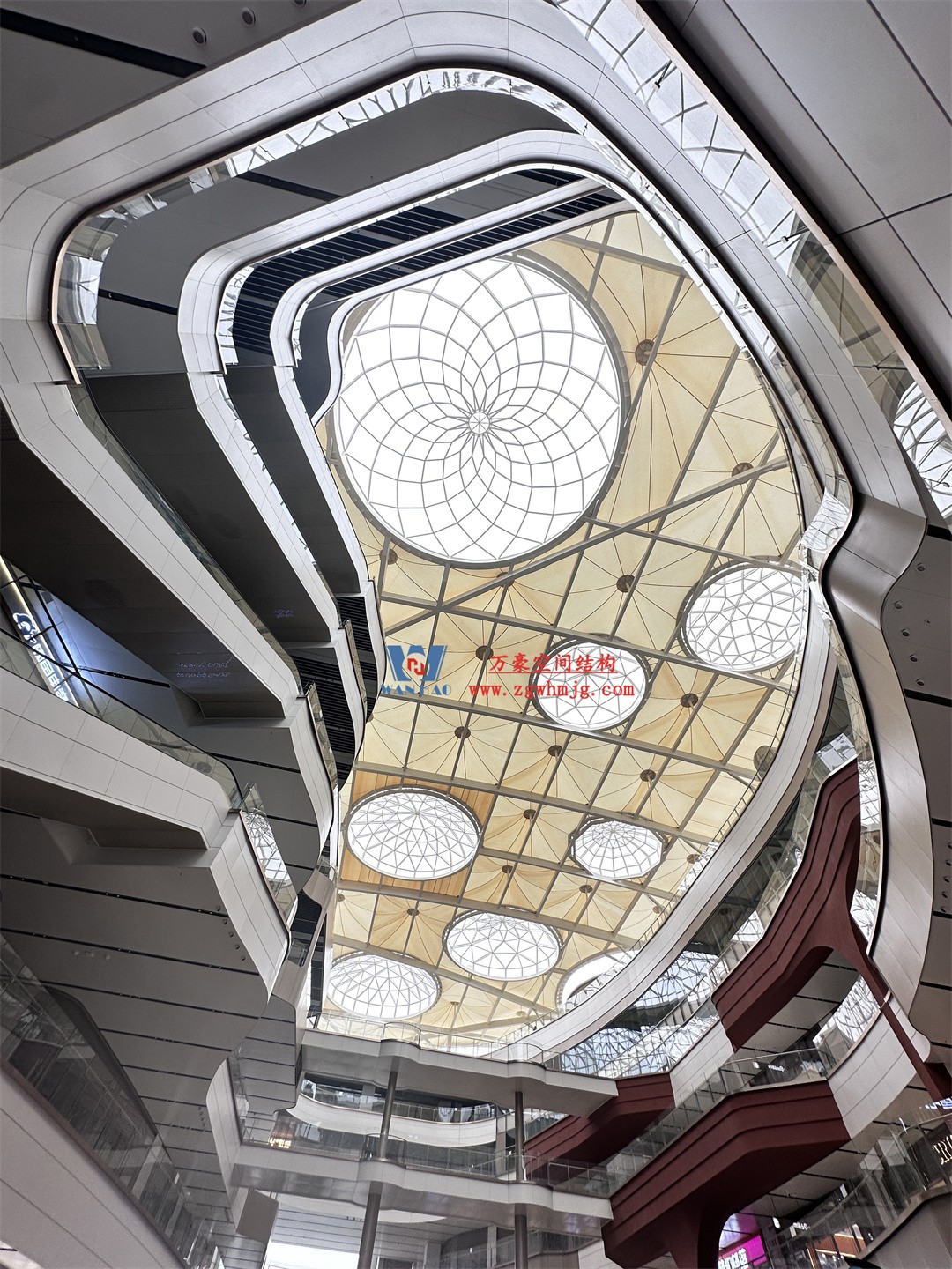 探索膜結(jié)構(gòu)在商業(yè)街區(qū)穹頂?shù)纳衿鎽?yīng)用 探索膜結(jié)構(gòu)在商業(yè)街區(qū)穹頂?shù)纳衿鎽?yīng)用