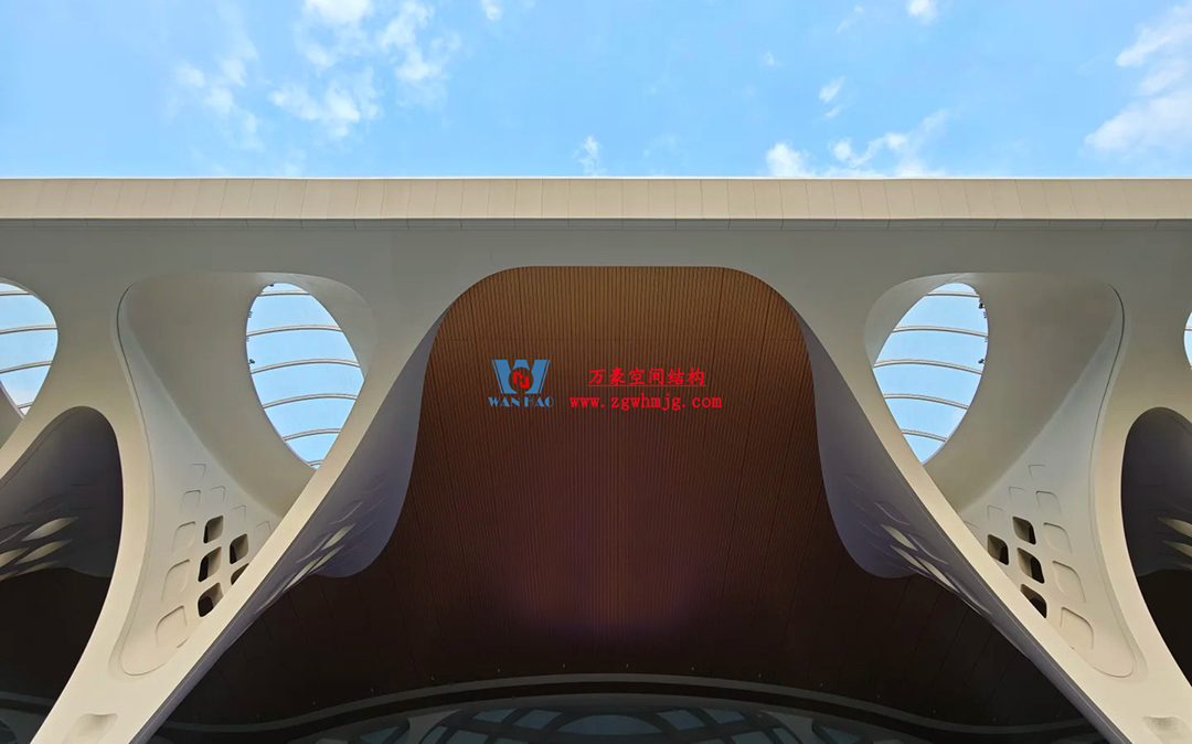 重慶東站:揭開(kāi)“西部高鐵新地標(biāo)”神秘面紗 重慶東站:揭開(kāi)“西部高鐵新地標(biāo)”神秘面紗