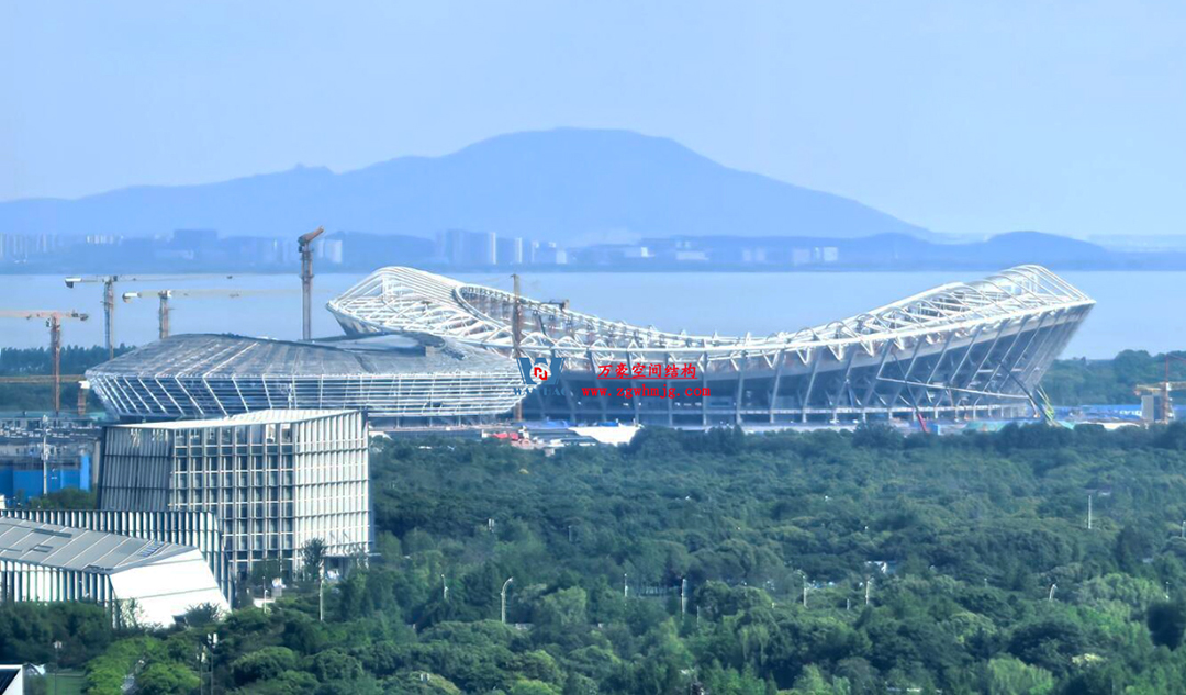 緊跟“蘇超熱浪”，火熱施工中，一只白鷺即將振翅高飛！