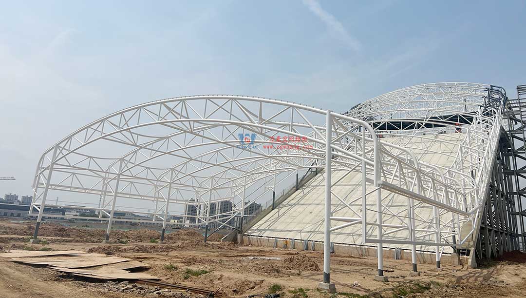 比亞迪賽車場驚現“風之翼”！又一座PTFE膜結構干拔沙坡頂棚拔地而起