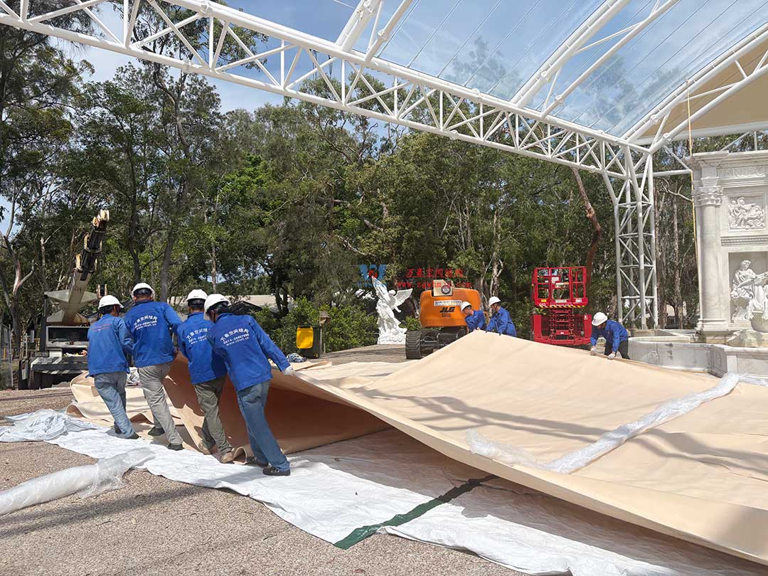 跨越山海的建筑新章！澳大利亞噴泉廣場(chǎng)天幕張拉正酣，雙膜科技賦能莊園建筑