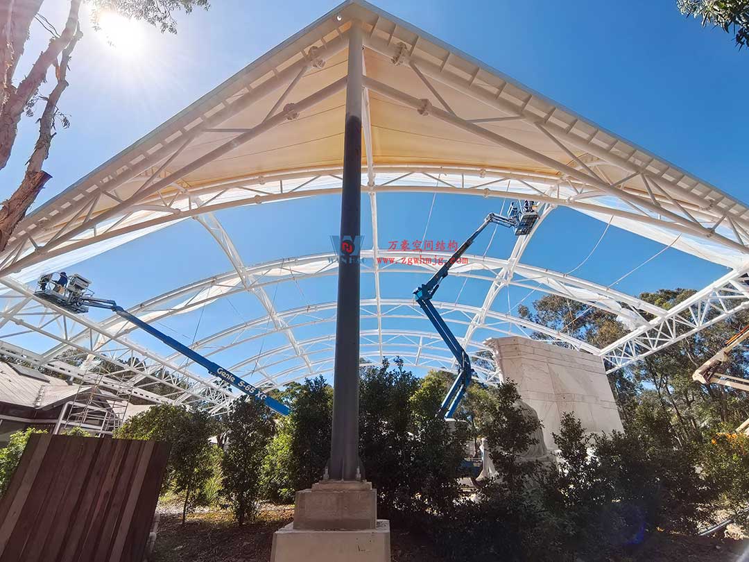 跨越山海的建筑新章！澳大利亞噴泉廣場(chǎng)天幕張拉正酣，雙膜科技賦能莊園建筑