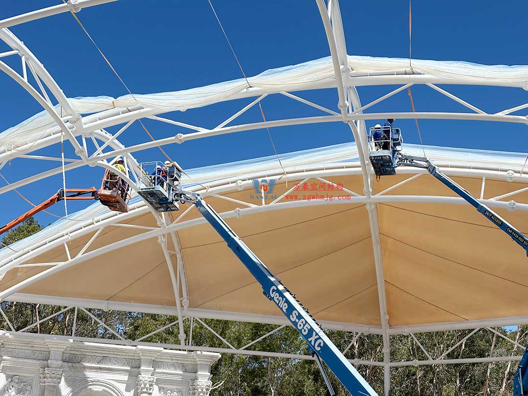 跨越山海的建筑新章！澳大利亞噴泉廣場(chǎng)天幕張拉正酣，雙膜科技賦能莊園建筑