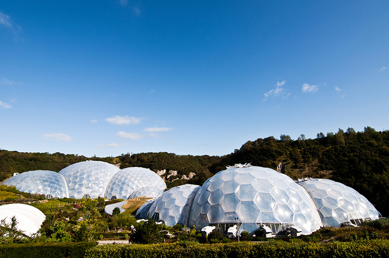 ETFE膜結(jié)構(gòu)有哪些性能特點(diǎn)？ETFE膜結(jié)構(gòu)在建筑行業(yè)的發(fā)展前景如何？