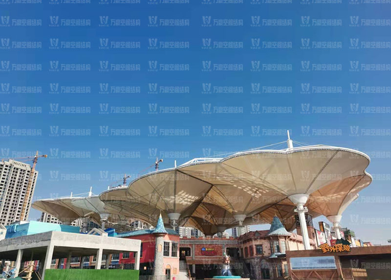 PTFE膜結(jié)構(gòu)建筑材料由什么組成？PTFE膜結(jié)構(gòu)材料有哪些特性？