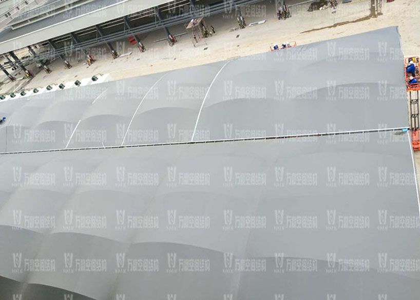 膜結(jié)構(gòu)遮陽雨棚有哪些特點(diǎn)？如何選擇合適的膜結(jié)構(gòu)遮陽棚公司？