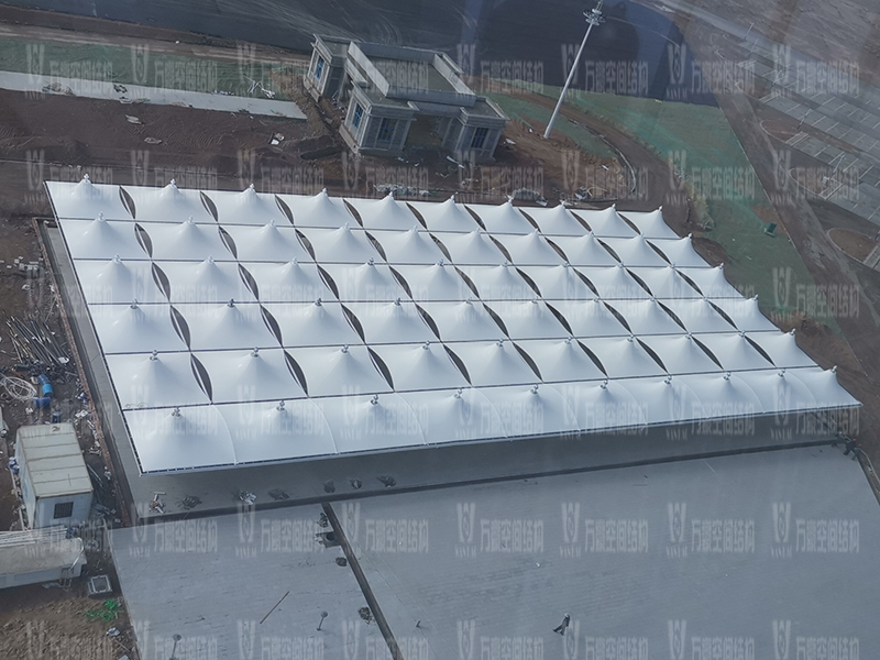 膜結(jié)構(gòu)與傳統(tǒng)結(jié)構(gòu)對比優(yōu)勢在哪？膜結(jié)構(gòu)建筑有哪些優(yōu)點？