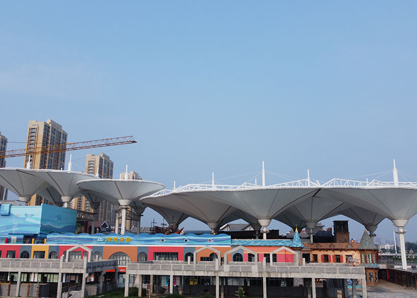 山東聊城萬達小鎮(zhèn)七彩祥云PTFE膜結(jié)構(gòu)項目