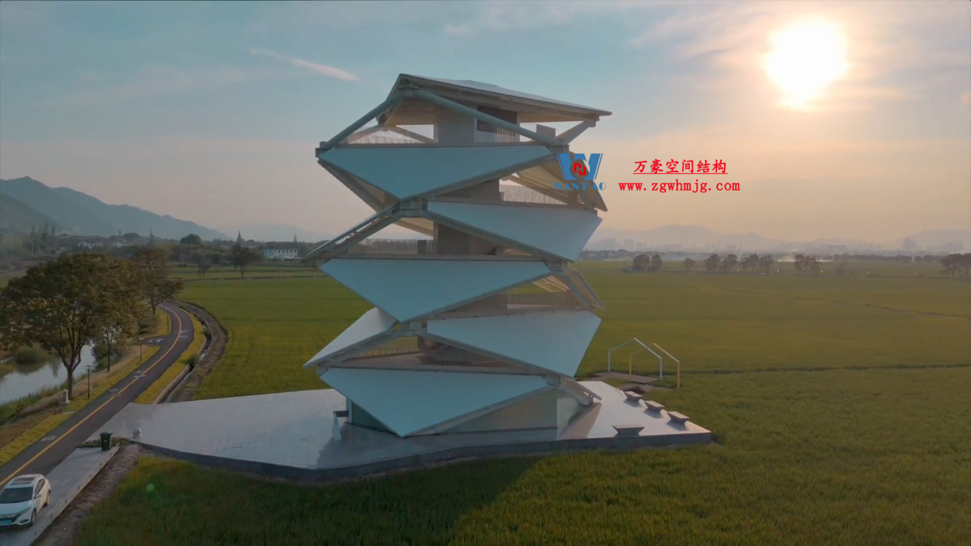 愜意的生活，像風(fēng)，像云，肆意的揮灑在田間風(fēng)景之中！