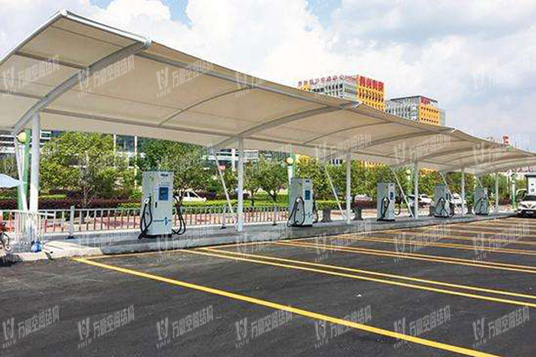 充電樁膜結(jié)構(gòu)車棚有什么特點(diǎn)？為何如此受歡迎？